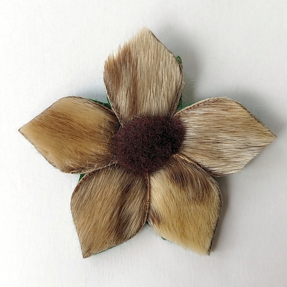 Vintage Handmade Inuit Real Fur Flower Brooch- Made in Canada Indigenous Art - Picture 2 of 13